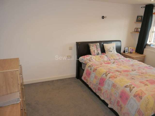  Image of 4 Bedroom Detached  To Rent at Edghill Street  Reading, RG1 2PU