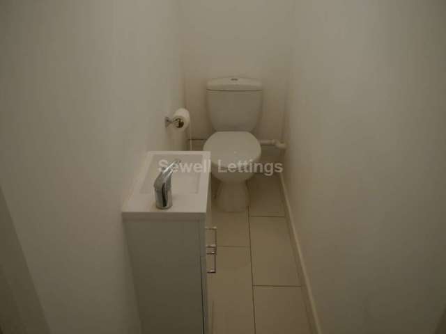 Image of 4 Bedroom Detached  To Rent at Edghill Street  Reading, RG1 2PU
