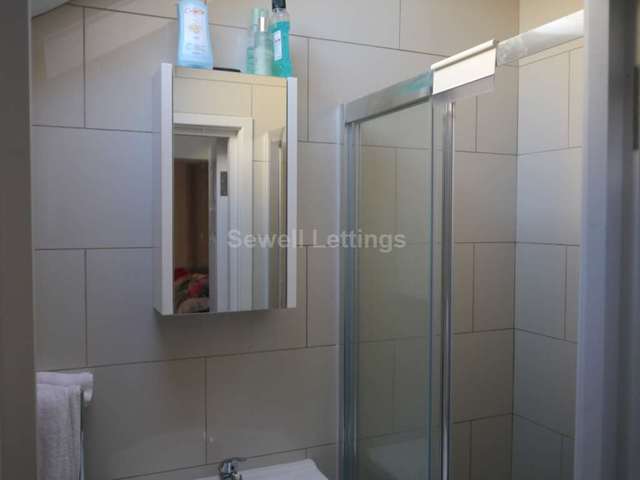  Image of 4 Bedroom Detached  To Rent at Edghill Street  Reading, RG1 2PU
