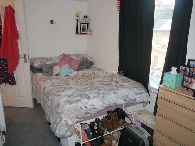  Image of 4 Bedroom Detached  To Rent at Edghill Street  Reading, RG1 2PU