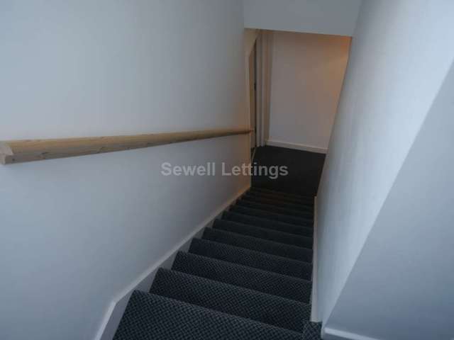  Image of 4 Bedroom Detached  To Rent at Edghill Street  Reading, RG1 2PU