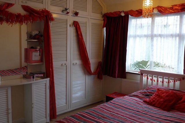  Image of 3 Bedroom Semi-Detached  To Rent at Edison Road  Welling, DA16 3NG