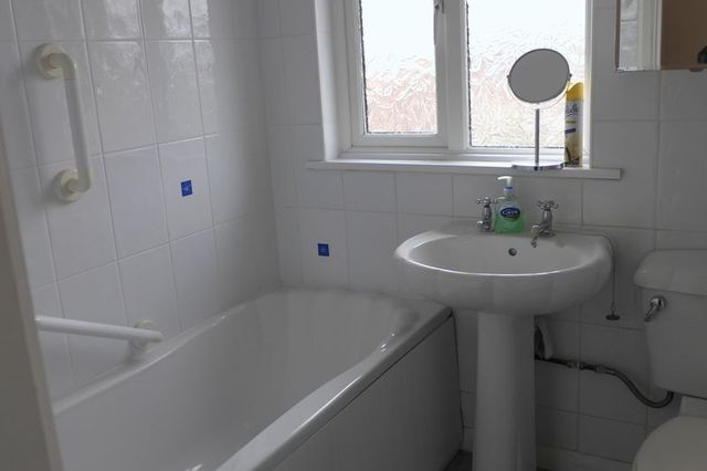  Image of 3 Bedroom Semi-Detached  To Rent at Edison Road  Welling, DA16 3NG