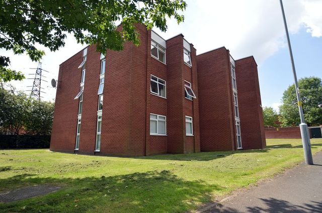  Image of 2 Bedroom Flat  For Sale at Berryfields Road  Sutton Coldfield, B76 2UX