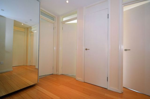  Image of 2 Bedroom Flat  For Sale at Berryfields Road  Sutton Coldfield, B76 2UX