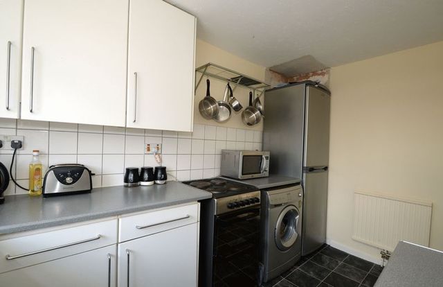  Image of 2 Bedroom Flat  For Sale at Berryfields Road  Sutton Coldfield, B76 2UX