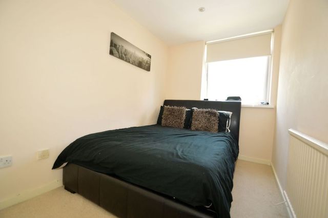  Image of 2 Bedroom Flat  For Sale at Berryfields Road  Sutton Coldfield, B76 2UX