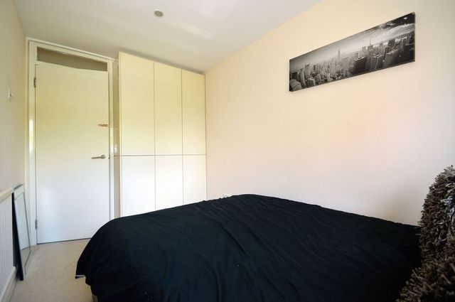  Image of 2 Bedroom Flat  For Sale at Berryfields Road  Sutton Coldfield, B76 2UX