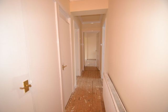  Image of 3 Bedroom Flat  To Rent at Renfrew Renfrewshire Renfrewshire, PA4 0LY