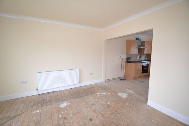  Image of 3 Bedroom Flat  To Rent at Renfrew Renfrewshire Renfrewshire, PA4 0LY