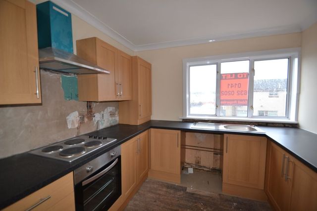  Image of 3 Bedroom Flat  To Rent at Renfrew Renfrewshire Renfrewshire, PA4 0LY