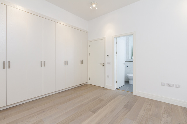  Image of 3 Bedroom Flat  To Rent at Elm Avenue  London, W5 3XA