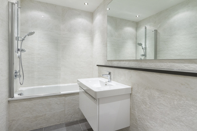  Image of 3 Bedroom Flat  To Rent at Elm Avenue  London, W5 3XA