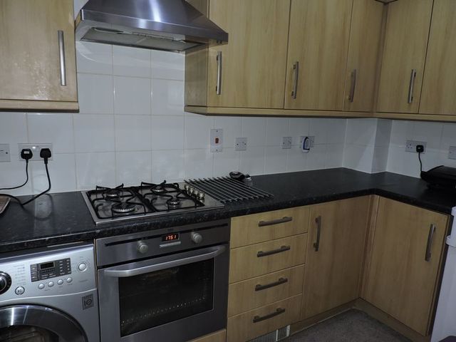  Image of 3 Bedroom Semi-Detached  For Sale at Englefield Way  Basingstoke, RG24 9SF