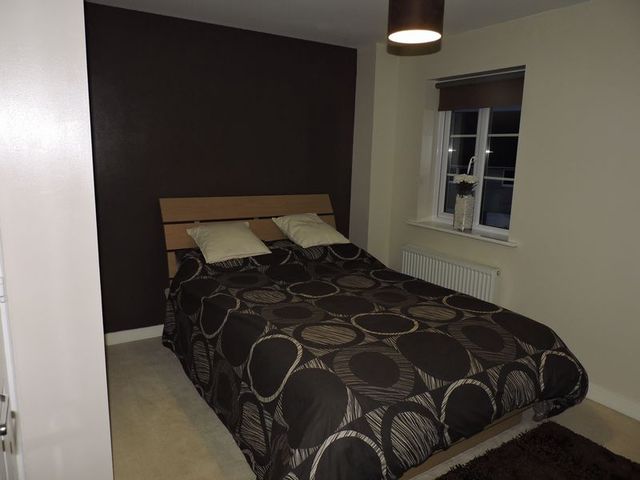  Image of 3 Bedroom Semi-Detached  For Sale at Englefield Way  Basingstoke, RG24 9SF