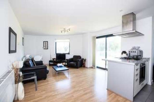  Image of 1 Bedroom Flat  For Sale at Douglas Path  London, E14 3GR