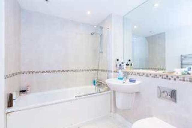  Image of 1 Bedroom Flat  For Sale at Douglas Path  London, E14 3GR