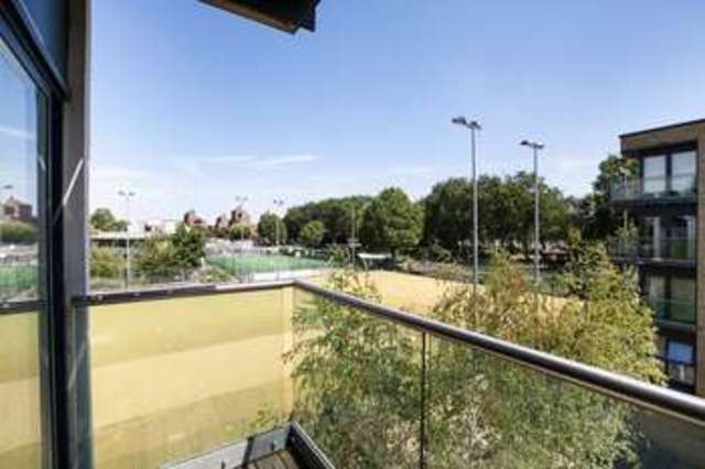  Image of 1 Bedroom Flat  For Sale at Douglas Path  London, E14 3GR
