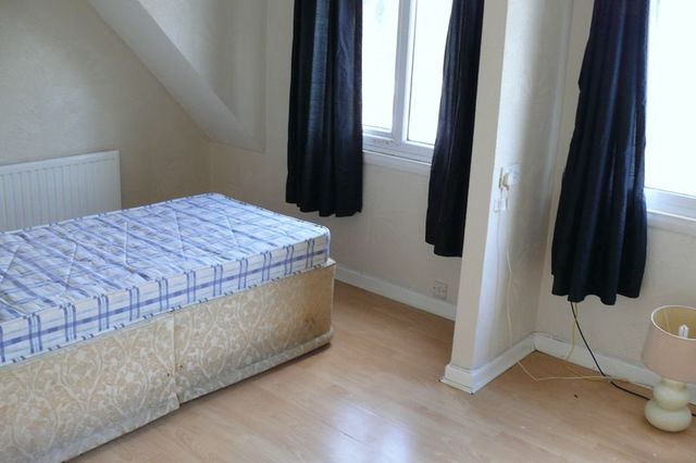  Image of 3 Bedroom Semi-Detached  For Sale at Fairburn Drive Garforth Leeds, LS25 2AR