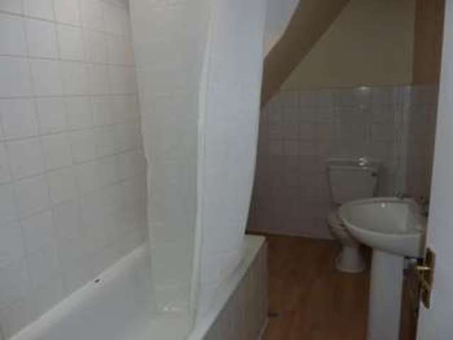  Image of 1 Bedroom Flat  To Rent at Ferme Park Road  London, N4 4DS