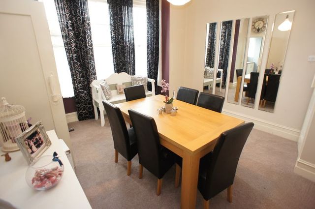  Image of 2 Bedroom Flat  For Sale at Finchley Road  Westcliff-On-Sea, SS0 8AE