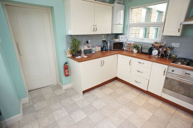  Image of 2 Bedroom Flat  For Sale at Finchley Road  Westcliff-On-Sea, SS0 8AE