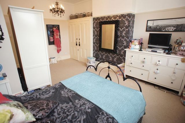  Image of 2 Bedroom Flat  For Sale at Finchley Road  Westcliff-On-Sea, SS0 8AE