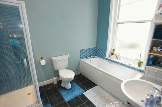  Image of 2 Bedroom Flat  For Sale at Finchley Road  Westcliff-On-Sea, SS0 8AE