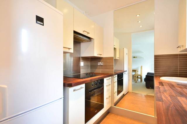  Image of 1 Bedroom Detached  To Rent at Firs Close  Mitcham, CR4 1AX