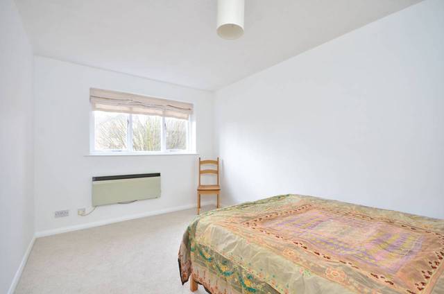  Image of 1 Bedroom Detached  To Rent at Firs Close  Mitcham, CR4 1AX