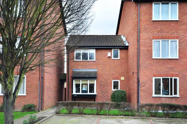  Image of 1 Bedroom Detached  To Rent at Firs Close  Mitcham, CR4 1AX