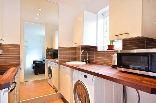  Image of 1 Bedroom Detached  To Rent at Firs Close  Mitcham, CR4 1AX