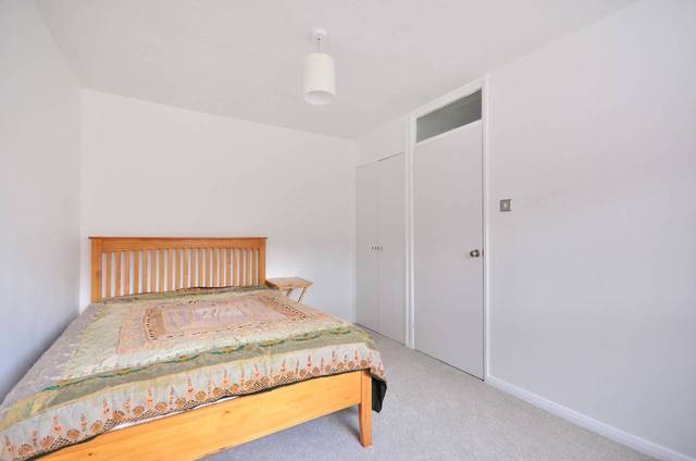  Image of 1 Bedroom Detached  To Rent at Firs Close  Mitcham, CR4 1AX