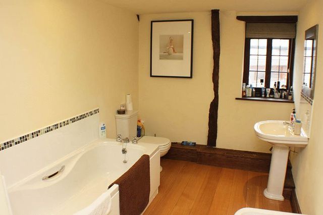  Image of 3 Bedroom Detached  To Rent at Fore Street Silverton Exeter, EX5 4HP