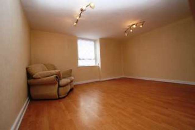  Image of 2 Bedroom Maisonette  For Sale at Torpoint Cornwall Torpoint, PL11 2AB