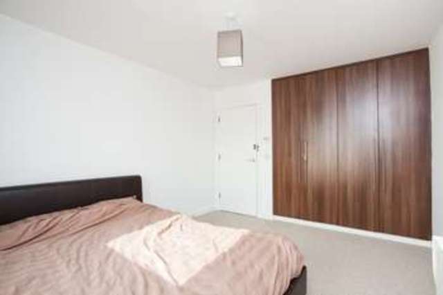  Image of 1 Bedroom Flat  For Sale at London, E14 3GU
