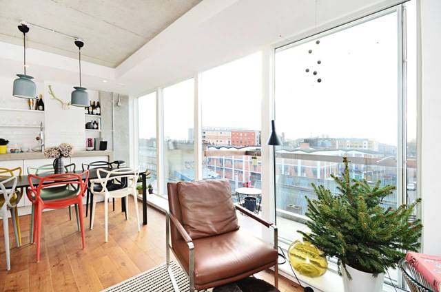  Image of 1 Bedroom Flat  For Sale at Fortescue Avenue  London Fields, E8 3QB