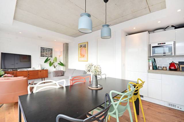  Image of 1 Bedroom Flat  For Sale at Fortescue Avenue  London Fields, E8 3QB