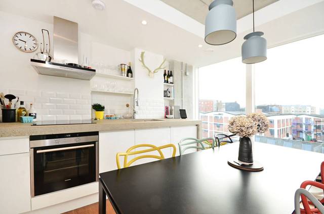  Image of 1 Bedroom Flat  For Sale at Fortescue Avenue  London Fields, E8 3QB