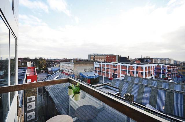 Image of 1 Bedroom Flat  For Sale at Fortescue Avenue  London Fields, E8 3QB