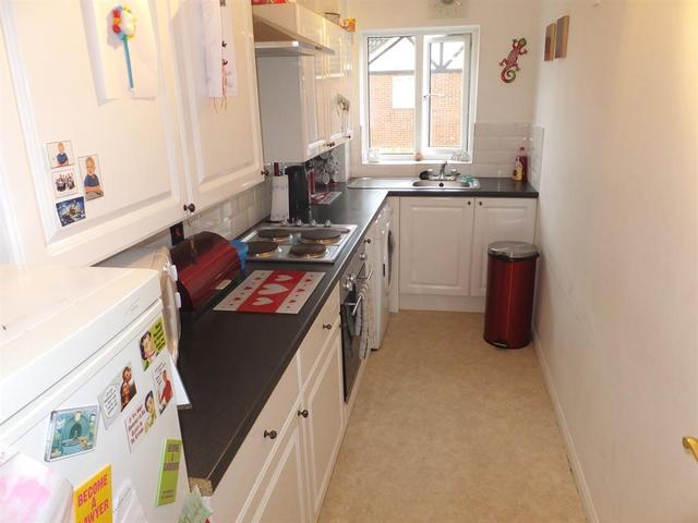  Image of 2 Bedroom Flat  To Rent at Hackbridge Surrey Beddington, SM6 7JJ