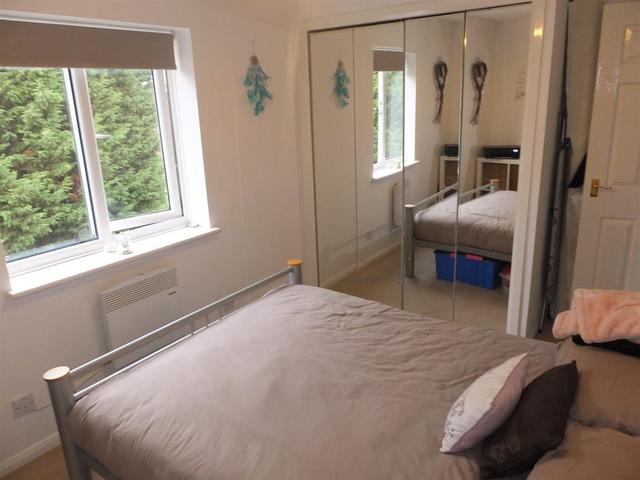  Image of 2 Bedroom Flat  To Rent at Hackbridge Surrey Beddington, SM6 7JJ