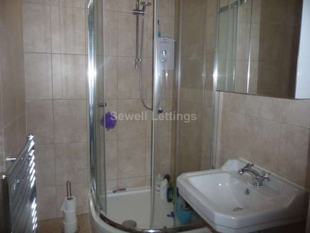  Image of 6 Bedroom Detached  To Rent at Foxhill Road  Reading, RG1 5QS