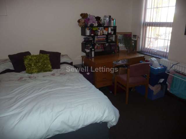  Image of 6 Bedroom Detached  To Rent at Foxhill Road  Reading, RG1 5QS