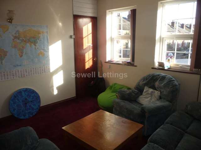  Image of 6 Bedroom Detached  To Rent at Foxhill Road  Reading, RG1 5QS
