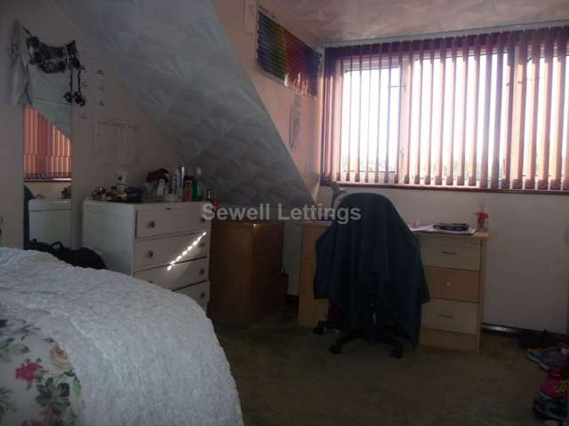  Image of 6 Bedroom Detached  To Rent at Foxhill Road  Reading, RG1 5QS