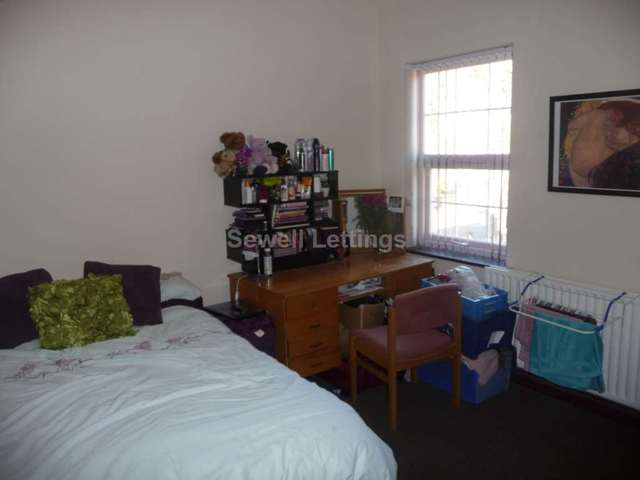  Image of 6 Bedroom Detached  To Rent at Foxhill Road  Reading, RG1 5QS