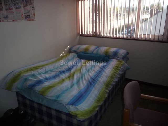  Image of 6 Bedroom Detached  To Rent at Foxhill Road  Reading, RG1 5QS