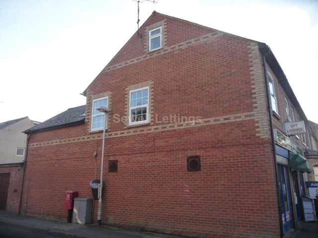  Image of 6 Bedroom Detached  To Rent at Foxhill Road  Reading, RG1 5QS