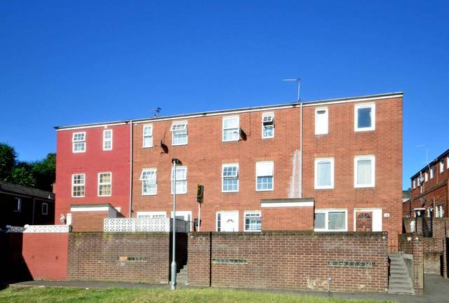  Image of 3 Bedroom Detached  For Sale at Framlingham Close  Upper Clapton, E5 9PR